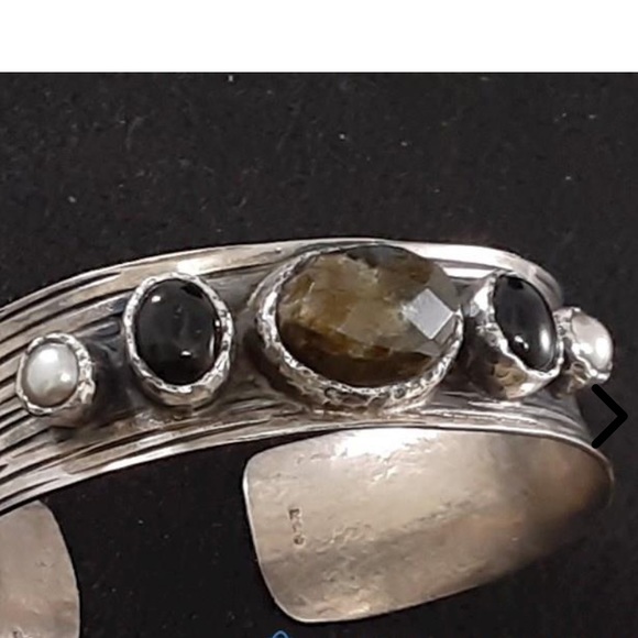 Peyote Bird Sterling cuff with labradorite, Onyx and pearl - Picture 1 of 6